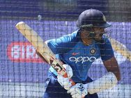 விஜய் ஷங்கரை இன்னும் ஏன் டீம்ல வைச்சுருக்கீங்க? அநியாயத்துக்கு கோபப்படும் அந்த வீரரின் ரசிகர்கள்!