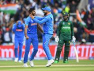 இரண்டு பால் வீச வந்து.. தலை எழுத்தை மாற்றிய விஜய் ஷங்கர்.. எல்லாப் புகழும் புவனேஸ்வருக்கே!