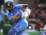 பாதியில் சென்ற கோலி.. பவுலிங் போடாத புவனேஷ்வர்.. தோனி செய்த தவறு.. ஏன் இத்தனை சர்ச்சைகள்?