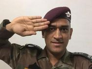 சல்யூட் தல.. ஆகஸ்ட் 15 வரை காஷ்மீர் இராணுவப் பணியில் தோனி.. மெய்சிலிர்க்கும் ரசிகர்கள்!