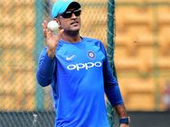 தோனிக்கு அதிர்ச்சி கொடுத்த தேர்வுக் குழு.. டீசன்ட்டாக ஒதுங்க இது தான் காரணம்.. வெளியான ரகசியம்!