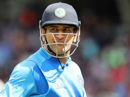 தோனி 2020ல் தான் ஓய்வு பெறுவார்... அடித்து சொல்லும் சோதிடர்..! ஏக குஷியில் ரசிகர்கள்