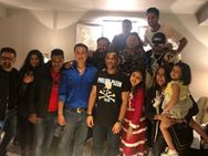 முகம் முழுக்க கேக்கை பூசிக் கொண்டு.. ஸிவாவுடன் ஆட்டம் போட்டு.. பிறந்தநாளை கொண்டாடிய தோனி! - வீடியோ