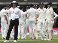 இது என்னடா சாம்பியன் அணிக்கு வந்த சோதனை.. ஒப்புக்கு சப்பாணி பேட்ஸ்மேனால் தப்பித்த இங்கிலாந்து மானம்!