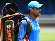 இவருக்கு சுரணையே இல்லை.. தோனியை கிண்டல் செய்த முன்னாள் வீரர்.. திட்டித் தீர்க்கும் ரசிகர்கள்!