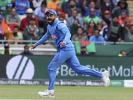 அவரை நம்ப முடியாது.. நீங்க போடுங்க.. கடைசி 4 ஓவரில் நடந்த அந்த சம்பவம்.. கோலியின் மாஸ்டர் பிளான்!