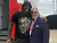 யுனிவர்சல் பிராடுடன், யுனிவர்சல் பாஸ்..! கெயிலை கழுவி, கழுவி ஊத்திய நெட்டிசன்கள்..!