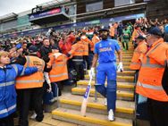 தனி ஆள் இல்ல.. தோப்புடா..!! நாட்டுக்காக ஆடுபவன்..!! கோலியை வம்பிழுத்து ரோகித் வெளியிட்ட ட்வீட்..!!