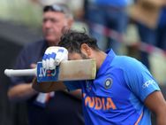 ஆடுகளமா அது...? சரியான குப்பை...!! ஓல்டு டிராபோர்ட் மைதானத்தை கழுவி ஊத்தும் முன்னாள் ஜாம்பவான்கள்