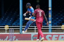 கோலி சதம்...! புவனேஸ்குமார் அதகளம்..! வெஸ்ட் இண்டீசை 210 ரன்களில் சுருட்டி வீசி வென்ற இந்தியா..!!