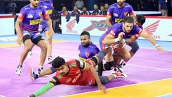 PKL 2019 : பரபரப்பான நிமிடங்கள்.. பெங்களூருவை தாவிப் பிடித்த டபாங் டெல்லி.. அசத்திய நவீன் குமார்!