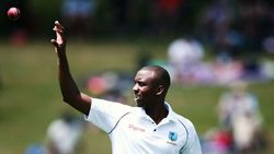 சும்மா ஒண்ணும் டக் அவுட் ஆகலை.. ரன்னே அடிக்காமல் சாதனை செய்து டீமை காப்பாற்றிய வெ.இண்டீஸ் வீரர்!