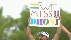 அமெரிக்காவை அதிர வைத்த தோனி குரல்..!! நாங்க இருக்கோம்.. மிஸ் யூ தோனி..! ரசிகர்கள் செம கெத்து