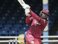 கையில் கறுப்பு பட்டையுடன் விளையாடிய கெய்ல், லீவிஸ் கூட்டணி..! ஏன் இப்படி? குழம்பிய இந்திய அணி..!