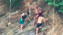 WATCH: கிரிக்கெட் விளையாட அனுப்பினா… நம்ம இந்திய வீரர்கள் பண்ணுன காரியத்தை பாருங்க..!!