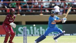 அடுத்த குறி இது தான்.. பாக், வீரரின் 26 வருட சாதனை காலி.. கெத்து காட்டப் போகும் கோலி! #INDvsWI