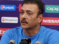 இனி அவங்களுக்கு டீமில் இடமில்லை.. கோலியுடன் சேர்ந்து ஸ்கெட்ச் போட்டு தூக்கும் ரவி சாஸ்திரி..?