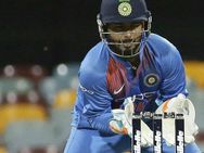 ஒழுங்கா ஆடலைனா கதை முடிஞ்சுரும்.. தோனி இடத்தை பிடித்த வீரருக்கு திடீர் நெருக்கடி!