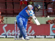 இந்த தம்பி சரிப்படாது.. ரெண்டுமே சரியில்லை.. உடனே ஆளை மாத்துங்க.. கட்டம் கட்டி விளாசிய ரசிகர்கள்!