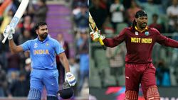 அந்த நம்பரை கவனிச்சீங்களா? போட்டோவுக்கு முதுகை காட்டிக் கொண்டு போஸ் கொடுத்த ரோஹித் - கிறிஸ் கெயில்!