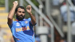 ஷமிக்கு ஏன் ஒரு ஓவர் கூட கொடுக்கலை? அப்ப ஏதோ சதி நடக்குது.. பகீர் கிளப்பும் ரசிகர்கள்!