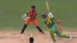 என்னா கொலவெறி.. சிக்ஸ் அடிச்சே ரெண்டு கண்ணாடி உடைஞ்சு போச்சு.. வெறி கொண்டு ஆடிய மாலிக், ரஸ்ஸல்!