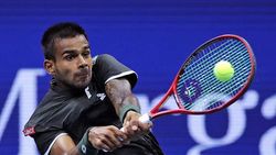 ரோஜர் பெடரரையே தண்ணி குடிக்க வைத்த இந்திய இளம் வீரர்..! குவியும் பாராட்டுகள் #USOpen