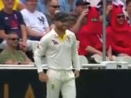 பாக்கெட்டுல என்னப்பா வச்சிருக்கே.. சோடா மூடியா..? ஒண்ணுமில்லப்பா.. கைய விட்டு காட்டும் அவர்..!