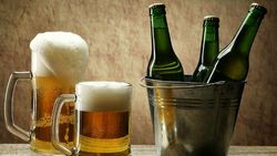 ஒரு பீர் குடிச்சுட்டு கார்டை கொடுத்தேன்.. மொத்தத்தையும் உருவிட்டானுக.. கண்ணாடி போடாதது குத்தமாய்யா!