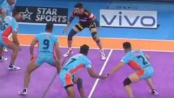 PKL 2019 : ரெய்டுக்கு ரெய்டு.. அனல் பறந்த கபடி போட்டி.. முட்டி மோதிக் கொண்ட இரு வீரர்கள்!