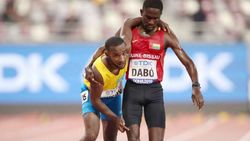 ரேஸில் கட்டக் கடைசியாக ஓடி வந்த இருவர்.. எழுந்து நின்று கைதட்டிய ரசிகர்கள்.. நெகிழ வைக்கும் சம்பவம்!