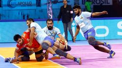 PKL 2019 : மீண்டும் வசமாக சிக்கிய தமிழ் தலைவாஸ்.. கபடியில் அரைசதம் போட்ட குஜராத்!