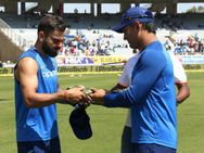 அப்புறம் காசும் போயிடும், மரியாதையும் போயிடும்.. தோனி, கோலி அதை செய்யவே மாட்டாங்க!