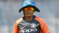 டி20ல் இருந்து திடீர் ஓய்வை அறிவித்த சீனியர்..! ஒருநாள் உலக கோப்பையில் ஆட போவதாக அறிவிப்பு..!