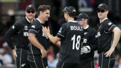 செம டி20 ரெக்கார்டு.. இன்னும் 85 ரன் அடிச்சா போதும்.. அந்த நியூசி. வீரரை மறுபடியும் ஓட விட்றலாம்!