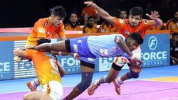 PKL 2019 : அஜித் குமாரின் அமர்க்களம்.. கடைசி நிமிடத்தில் தோல்வியில் இருந்து தப்பிய தமிழ் தலைவாஸ்!