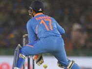 ஒன்னு ரன் அடிங்க.. இல்ல ஊரைப் பார்க்க போய் சேருங்க.. அடுத்த ஆளு வெயிட்டிங்.. சிக்கலில் சின்னத்தம்பி!