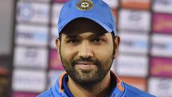 ரோஹித் சர்மாவிடம் உதவி கேட்டு சரண்டர் ஆன கோலி, ரவி சாஸ்திரி.. காரணம் தோனி.. வெளியான பரபர தகவல்!