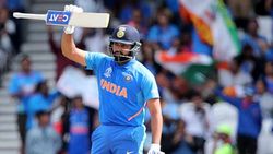 முக்கிய சாதனையை சமன் செய்த ரோஹித்.. தோனி ரசிகர்கள் ஹேப்பி!