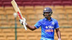 தோனி செஞ்சதையே திருப்பி செஞ்ச இந்திய இளம் வீரர்..!! அசந்து போன கிரிக்கெட் உலகம்..!