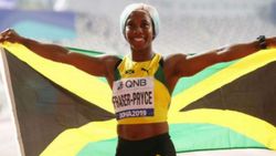 அன்று கண்ணீர் விட்டார்.. இன்று தங்கம் வென்றார்! உலக தடகள சாம்பியன்ஷிப்பில் சாதித்த முதல் தாய் ஷெல்லி