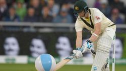 உனக்கு மட்டும் இவ்ளோ பெரிசா தெரியுது.. அதான் அடிக்கிறே..!! ரன் மெஷினை அதகளம் பண்ணிய ஐசிசி