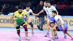 மக்கா..தமிழ் தலைவாஸ்-னு ஒரு டீம் அடி வாங்குறதுக்குன்னே சிக்கியிருக்கு.. ஆட்டோ பிடிச்சு வந்து சேருங்க