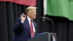 கவனமா இருங்க.. நான் மும்பைக்கு வந்தாலும் வருவேன்.. ஹவுடி மோடியில் டொனால்ட் ட்ரம்ப் திடீர் அதிரடி!