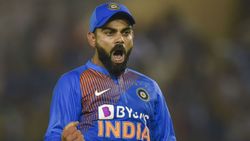 2 முறை வெறுப்பேற்றிய அந்த வீரர்.. செம கடுப்பான கேப்டன் கோலி.. வைரல் வீடியோ!