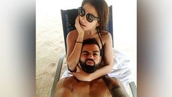 தோனி அவுட்.. அடுத்து திருப்பூர் காலி.. சட்டை இல்லாமல் மனைவியுடன் செல்பி.. கோலியால் சூடான ட்விட்டர்!