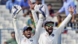 தனக்கு தானே ஆப்பு வைத்துக் கொண்ட சின்னத்தம்பி.. மீண்டும் அணிக்கு திரும்பும் பழைய விக்கெட் கீப்பர்!