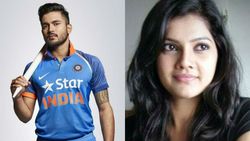 யாருகிட்டயும் சொல்லாதீங்க! உதயம் NH4 நடிகையை காதலிக்கும் பிரபல கிரிக்கெட் வீரர்.. விரைவில் திருமணம்!
