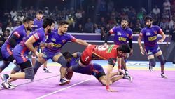 PKL 2019 : பவனை மிஞ்சிய நவீன் குமார்.. அரையிறுதியில் பெங்களூரு அணியை வீழ்த்தி டபாங் டெல்லி வெற்றி!