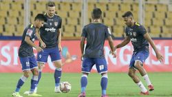 வலுவான மும்பையை வீழ்த்துமா சென்னை? சொந்த மண்ணில் நடக்கும் முதல் போட்டி!